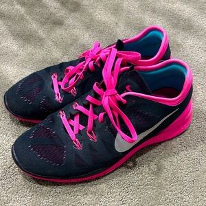Nike free 5.0 Women's Black and Pink Athletic Shoes
